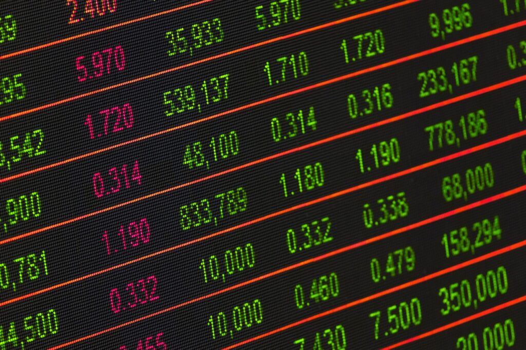 ganar dinero invirtiendo poco